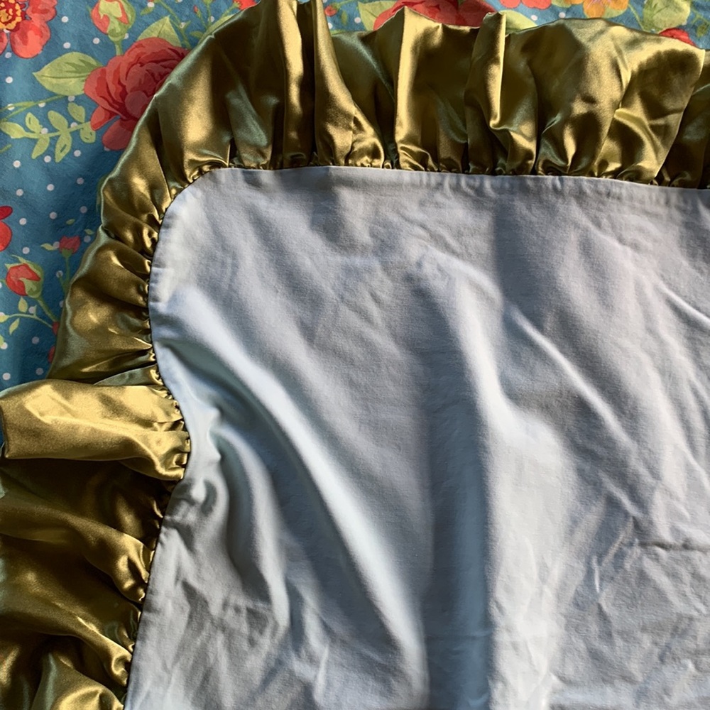 Matilda Jane Throw - Picture 2 of 3